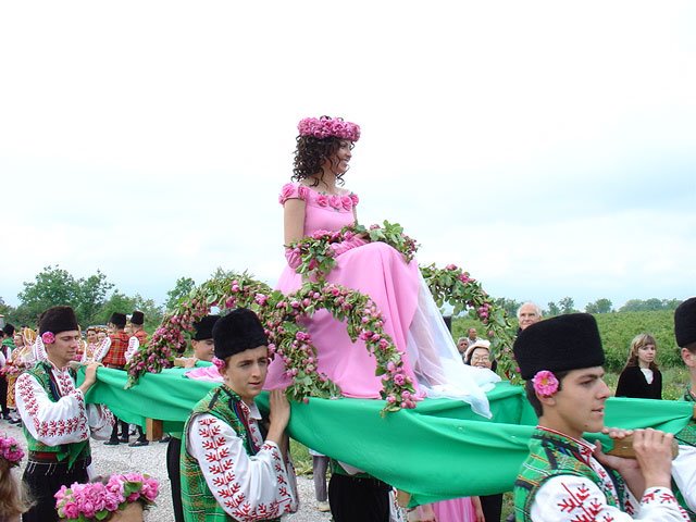 kazanlık gül kraliçesi